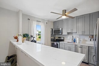 Building Photo - 6415 Whitwell Ct