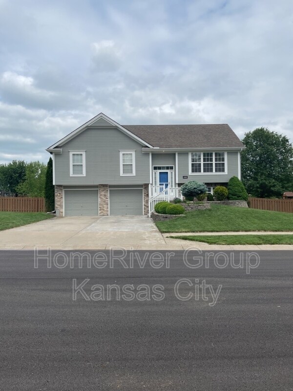 Primary Photo - 10309 N Cypress Ave