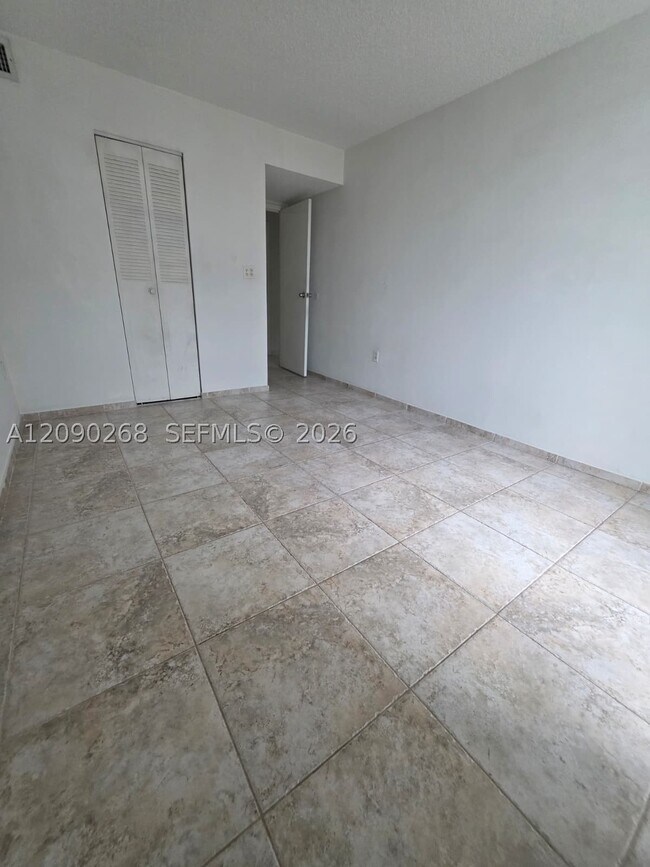 Foto del edificio - 16950 DixieB225 B-225