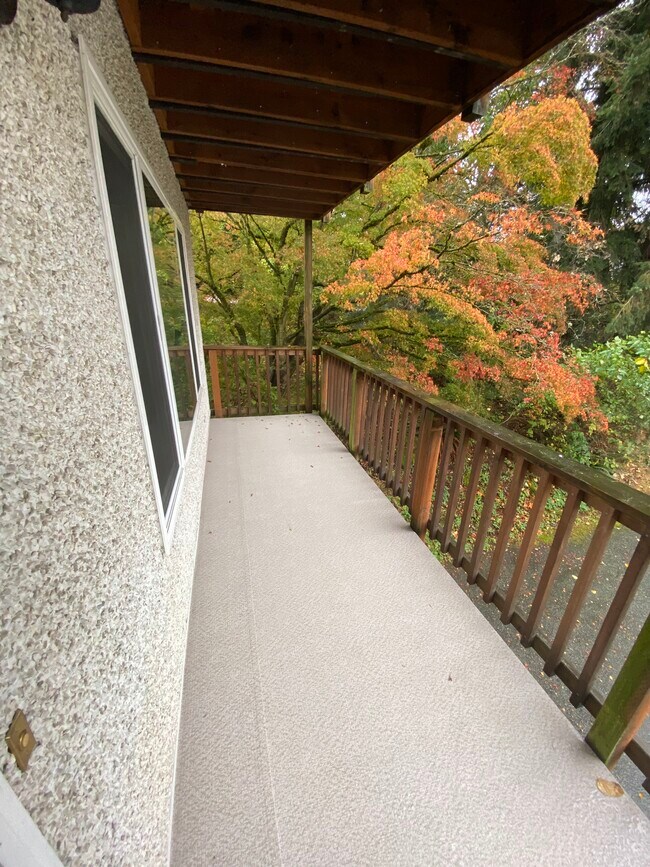 Foto del edificio - 1701 Lakeway Dr