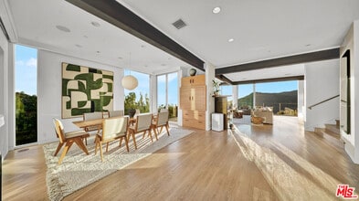 Building Photo - 2915 Tuna Canyon Rd
