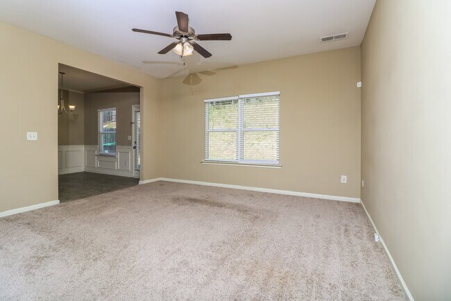 Foto del edificio - 110 Hill Crest Cir
