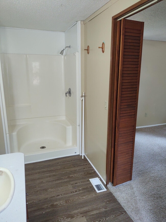 Foto del edificio - 2423 Asa Whitaker Wy