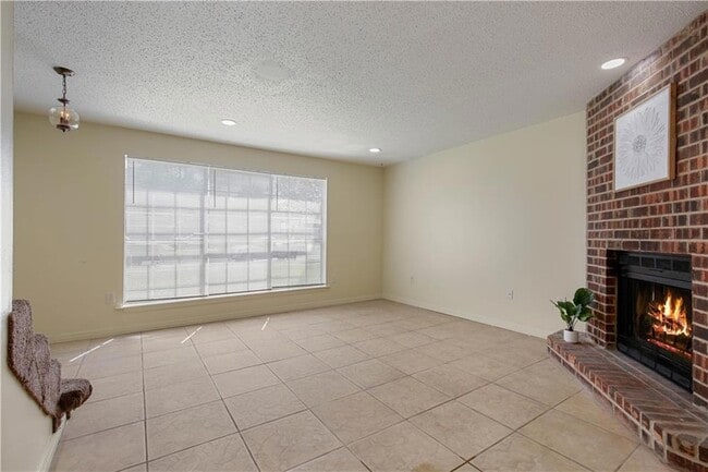 Building Photo - 1526 Richmond Dr