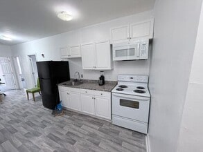 Building Photo - 1165 E State St