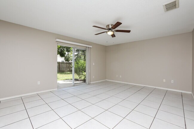 Building Photo - 1018 Corkwood Dr