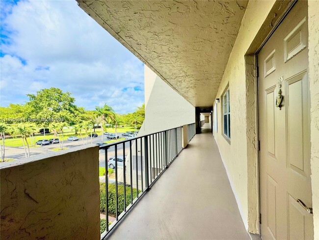 Foto del edificio - 3150 W Rolling Hills Cir