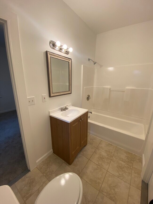 UNIT #2 FULL BATH - 133 Fenwick St