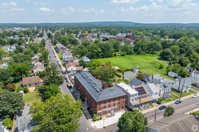 Foto del edificio - 103 S Main St