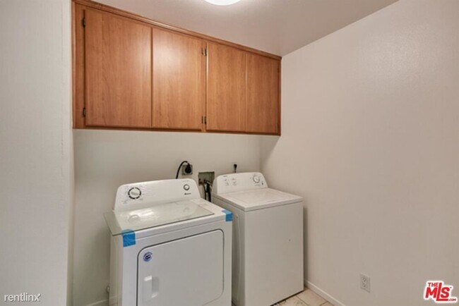 Foto del edificio - 2 br, 2 bath Condo - 625 S Berendo St Apt 209