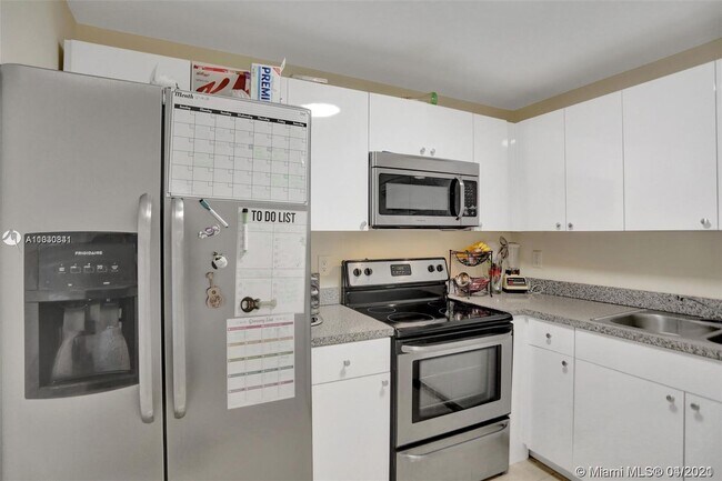 Foto del edificio - 2821 Somerset Dr