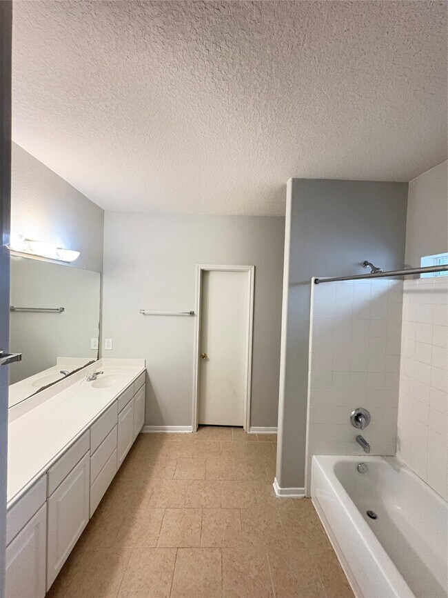 Building Photo - 2679 Cypressvine Dr