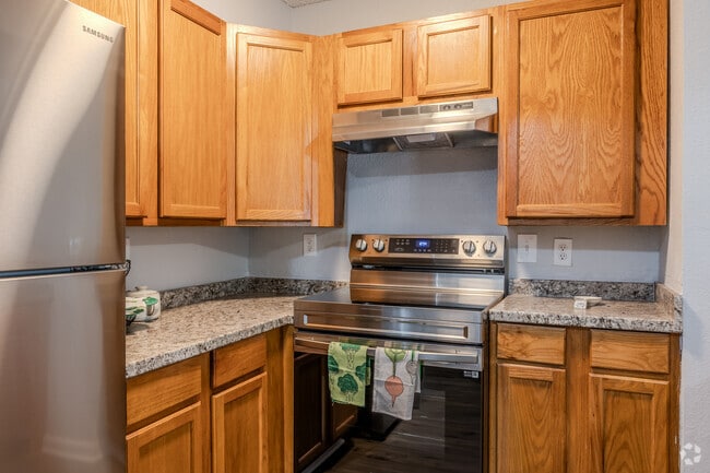 1BR, 1BA - 660SF - Kitchen - Clarkston Station