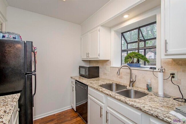 Foto del edificio - 2BR/2.5BA Corner Townhome – Near Woman’s H...