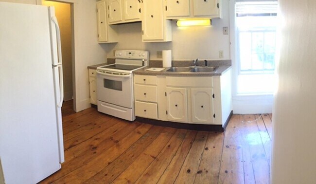 Building Photo - 72 S State St