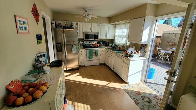 Foto del edificio - Spacious 4-bedroom, 3.5-bathroom townhome ...
