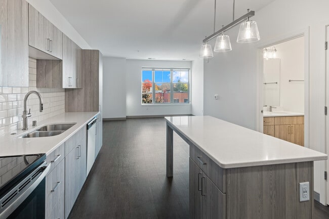 Building Photo - 2420 E Capitol Dr