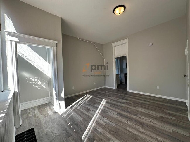 Foto del edificio - 509 E Commercial Ave