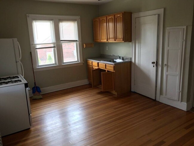 Kitchen - 238 Stone Ave