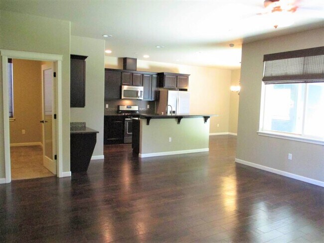 Building Photo - Lovely 4 bedroom 3 bath home in South Kitsap