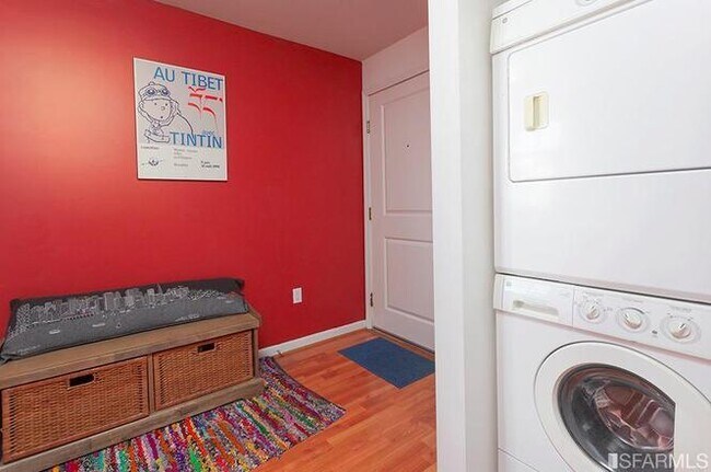 in-unit washer dryer - 1366 Turk St