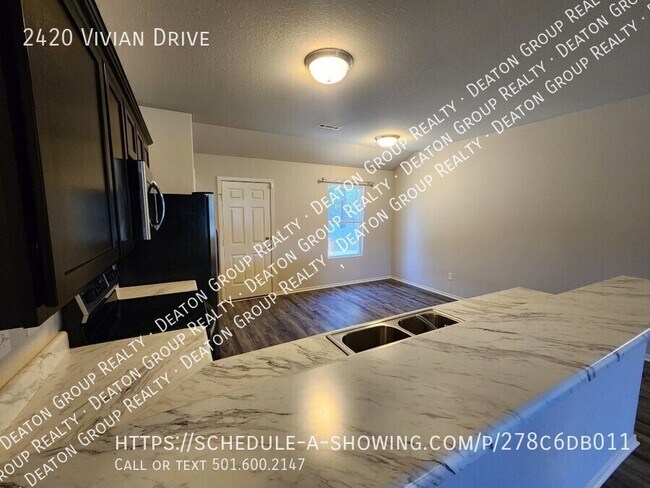 Building Photo - 2420 Vivian Dr