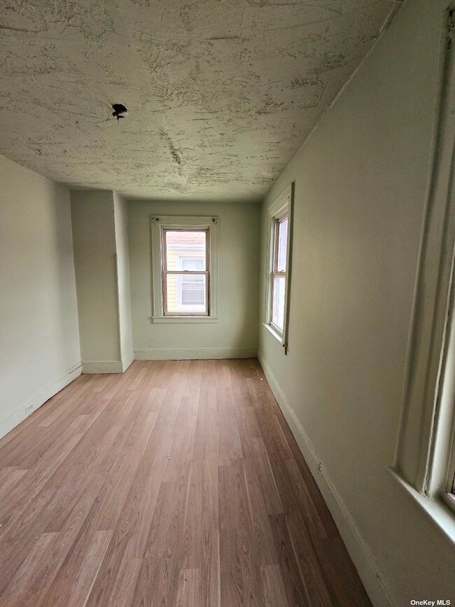 Building Photo - 175-10 93rd Ave