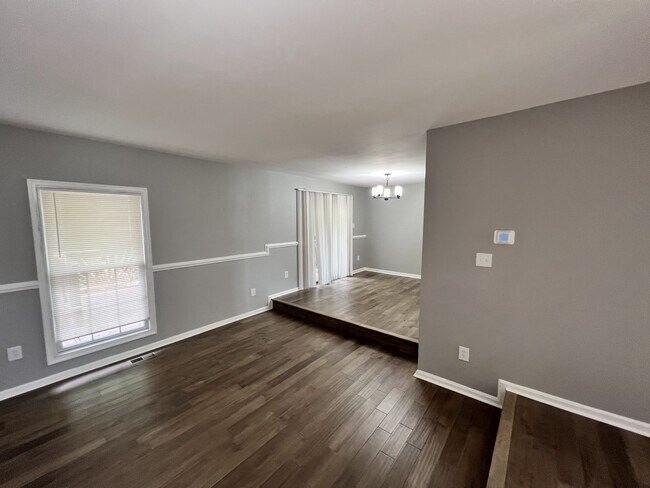 Foto del edificio - 733 Farnham Pl