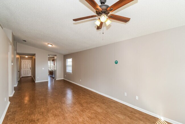Foto del edificio - 8736 Townsquare Dr
