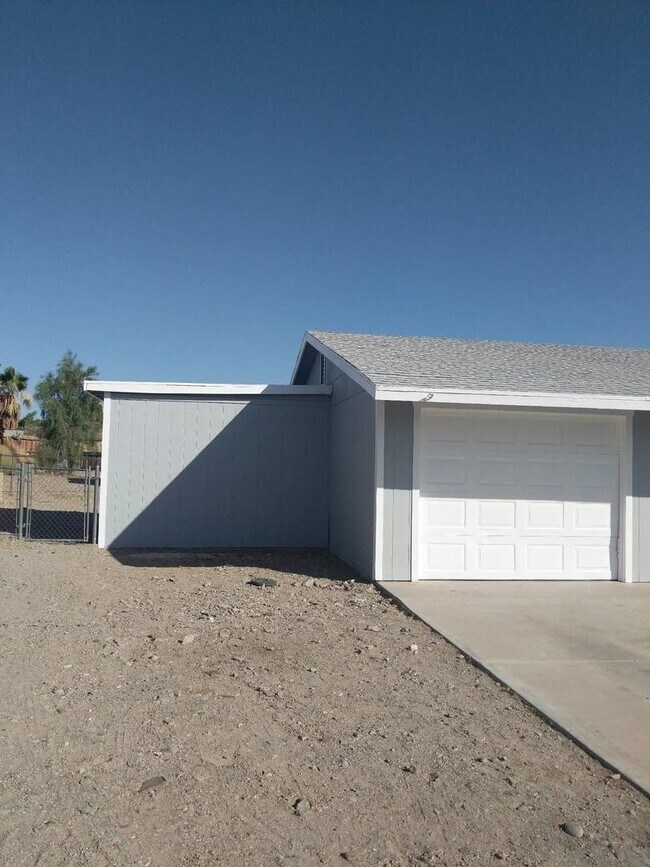 Foto del edificio - 3 Bedroom House in Fort Mohave