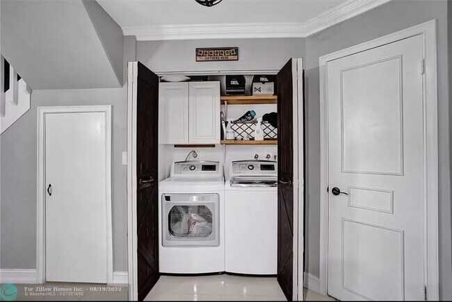 Foto del edificio - 3325 Carambola Cir S