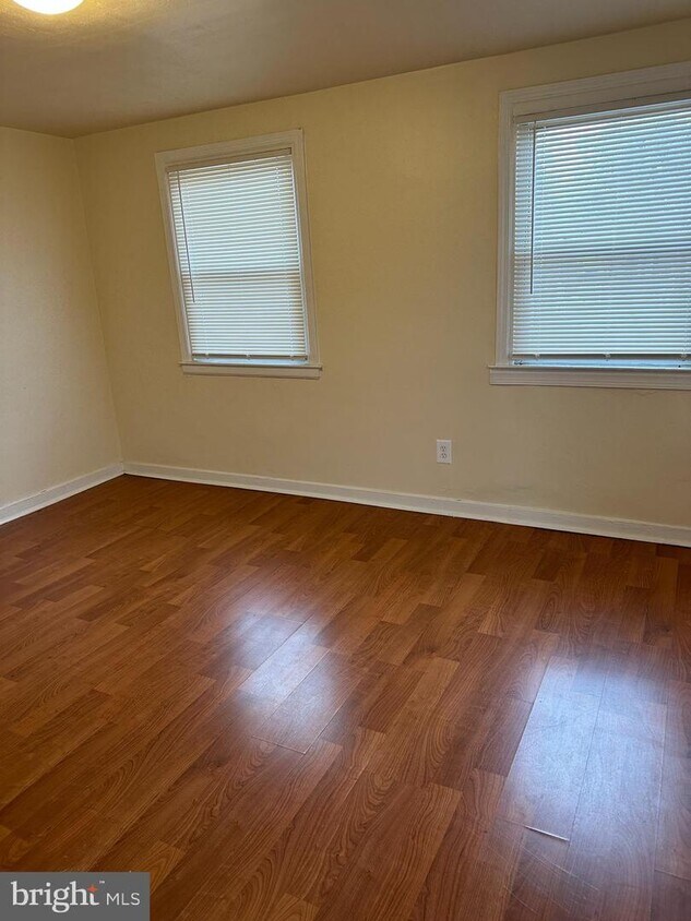Primary Photo - 401 Maple Ln