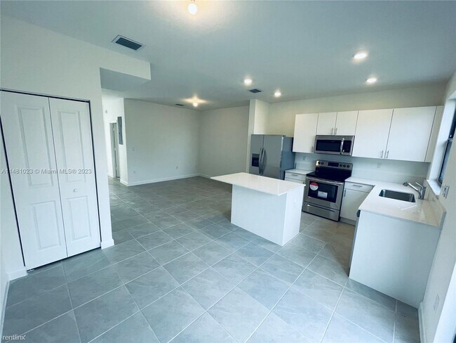 Foto del edificio - 3 br, 3 bath House - 12757 SW 234 Ter