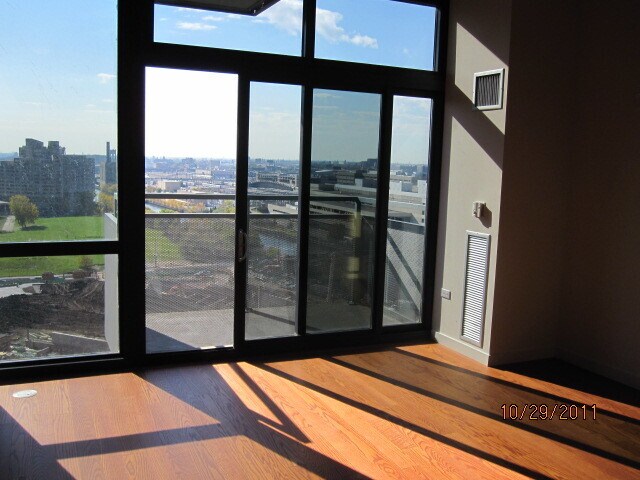 Building Photo - 235 W Van Buren St