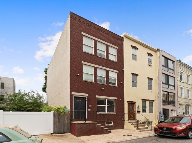 Building Photo - 1910 N Gratz St