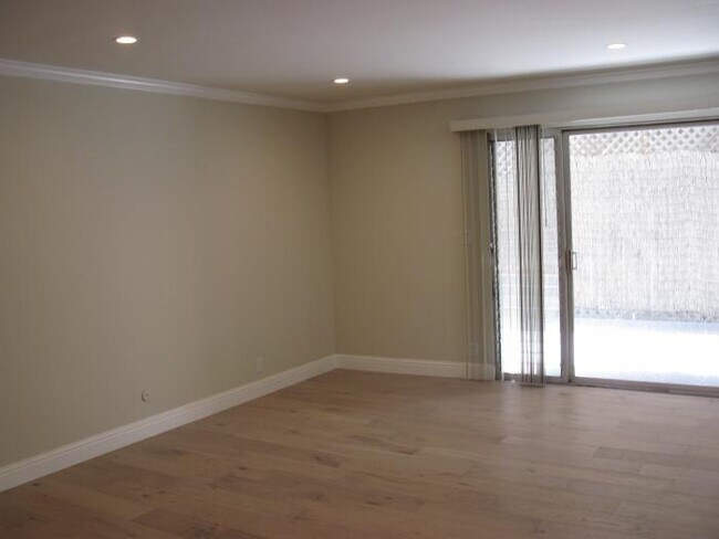 Building Photo - 1 bedroom in Oakland CA 94612