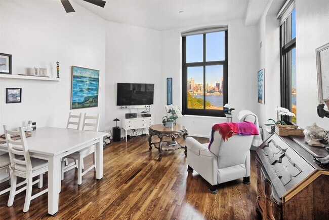 Foto del edificio - 518-536-530 Gregory Ave