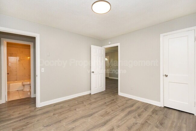 Building Photo - 1635 Dogwood Dr