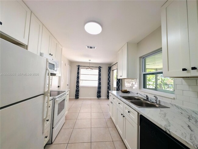 Building Photo - 888 SW 62nd Ave