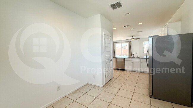 Building Photo - 9357 W Glenrosa Ave