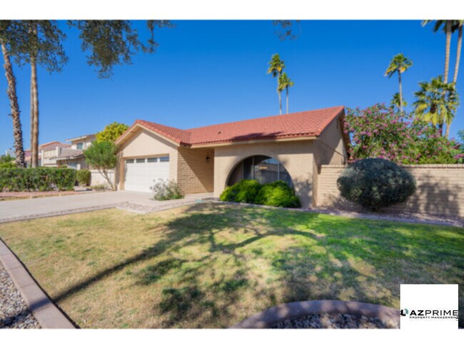 Foto del edificio - Thoughtful Finishes and Efficient Layout Make This Stunning 3/2 Tempe residence.