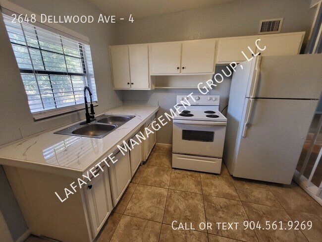 Foto del edificio - 2648 Dellwood Ave