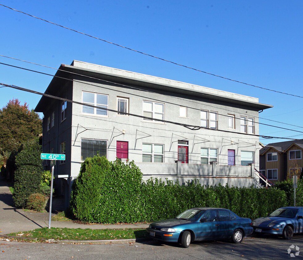 Building Photo - 650 NE 40th St
