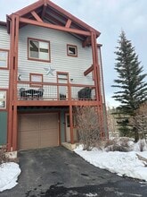 Building Photo - 424 Wolf Park Ln