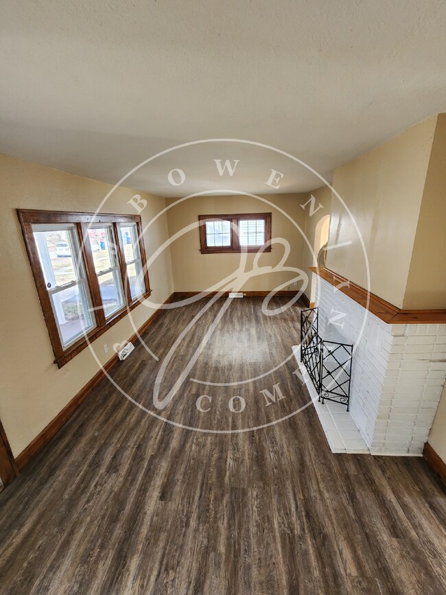 Foto del edificio - 3 bed 1 bath over 1200 Sq ft. and full basement!