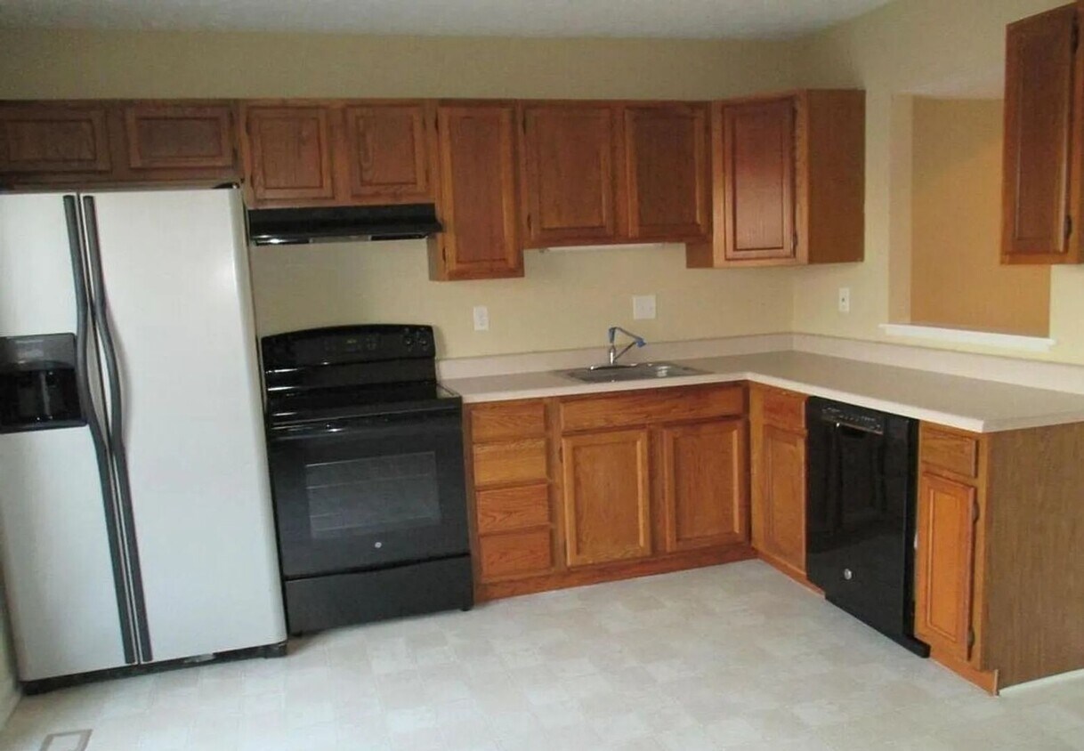 Foto del edificio - Coming Soon – Spacious End-Unit Townhome w...