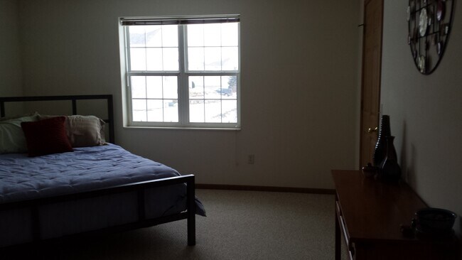 Building Photo - 3048 Selkirk Dr