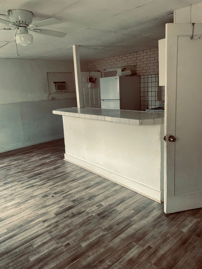 Foto del edificio - 7871 Terrace Rd