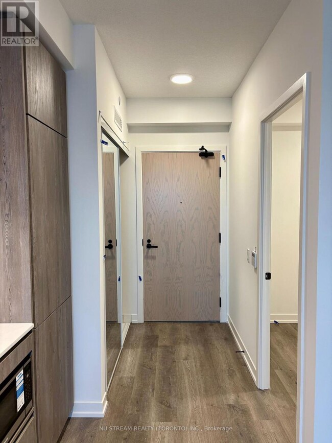 Photo du bâtiment - 8 Interchange Wy