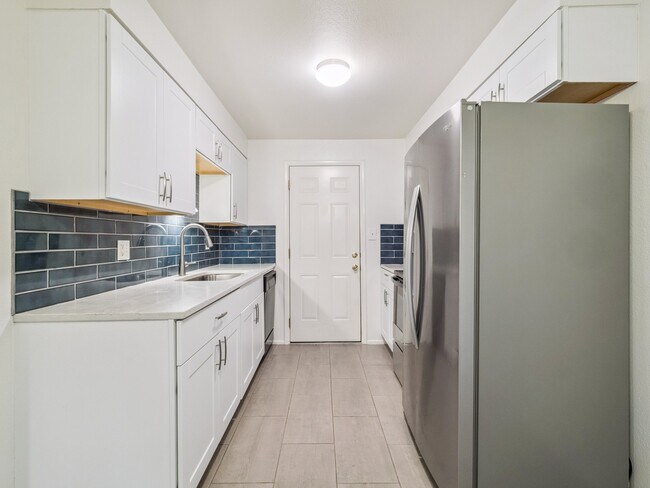 Foto del edificio - 6017 W Jefferson Pl